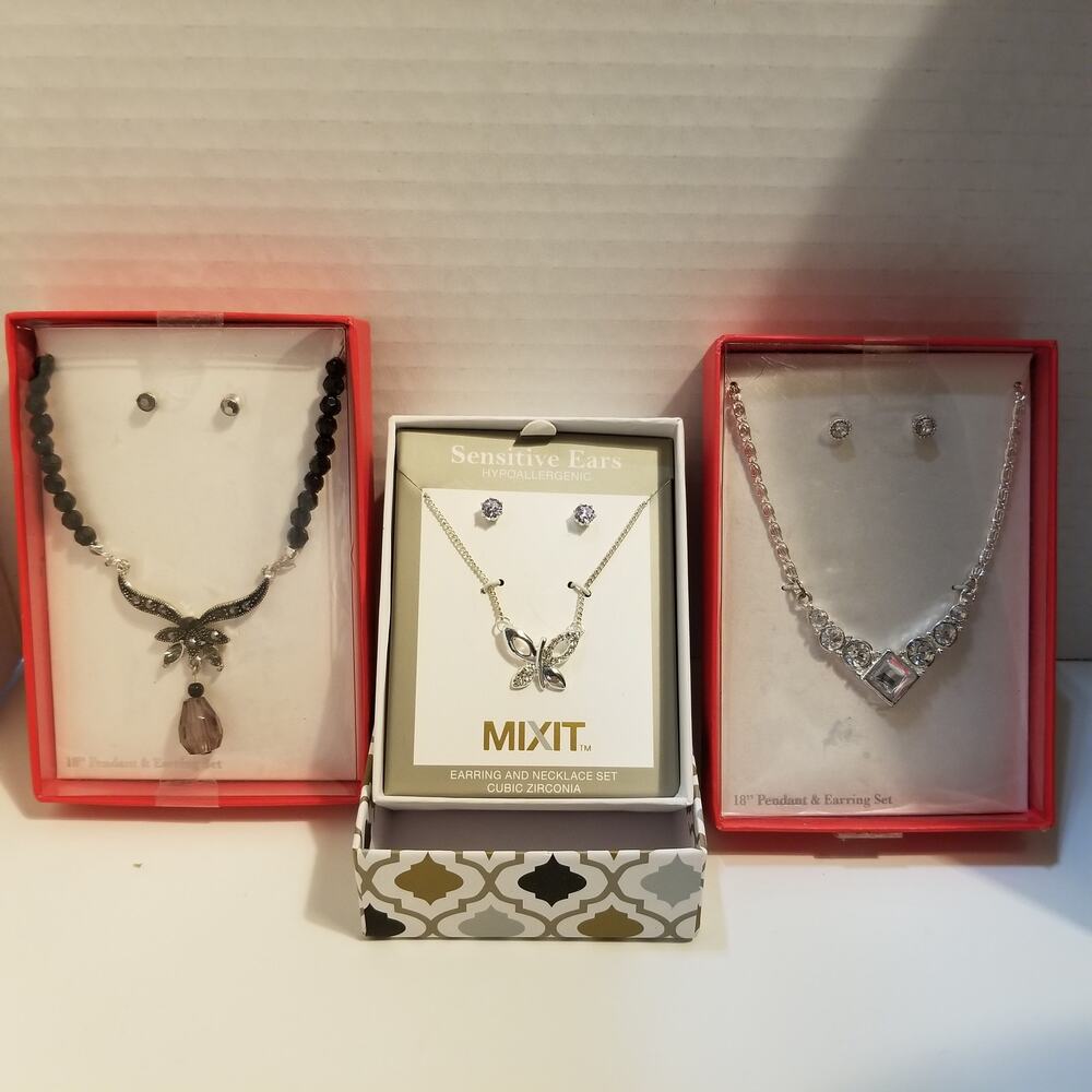 New 3 necklace and earring sets silver tone hypoallergenic sensitive ears 18"